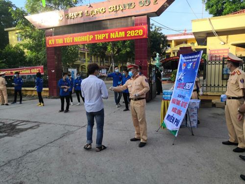 Phòng CSGT Bắc Giang: Tập trung lực lượng đảm bảo ATGT, phòng chống dịch Covid-19 trong Kỳ thi tốt nghiệp THPT 2020
